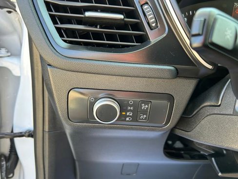 Used 2020 Ford Escape SE image 18