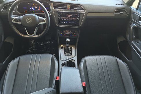 Used 2022 Volkswagen Tiguan SE image 13