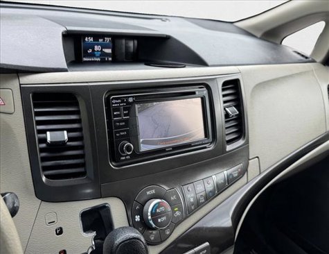 Used 2013 Toyota Sienna LE image 13