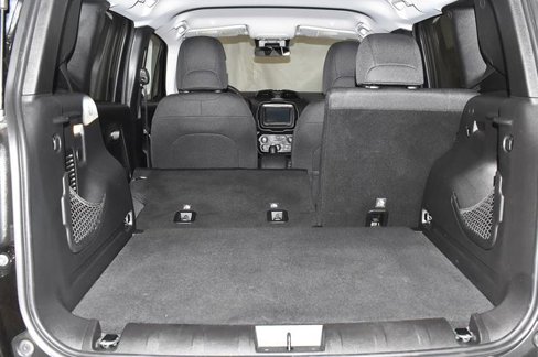 Certified 2019 Jeep Renegade Latitude w/ Cold Weather Group image 32