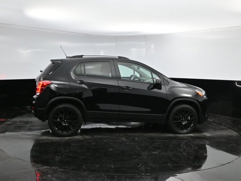 Used 2022 Chevrolet Trax LT w/ Midnight Edition image 8
