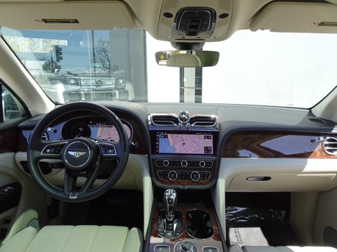 Used 2021 Bentley Bentayga image 19