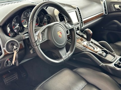 Used 2014 Porsche Cayenne Platinum Edition image 10