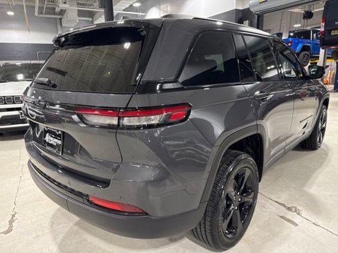 New 2025 Jeep Grand Cherokee Altitude image 9