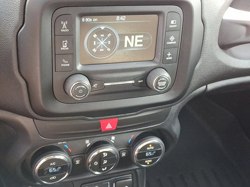 Used 2016 Jeep Renegade Latitude w/ Popular Equipment Group image 15