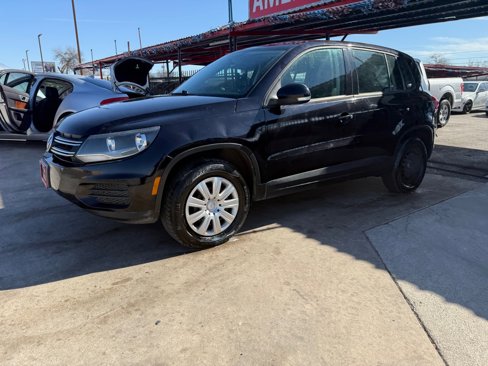 Used 2012 Volkswagen Tiguan S image 1