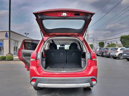 Used 2017 Mitsubishi Outlander SE image 16