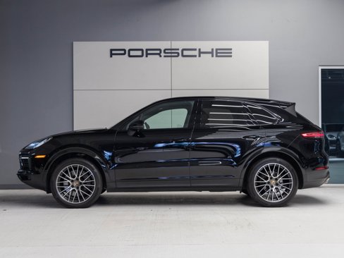 Certified 2022 Porsche Cayenne image 2