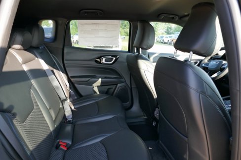 New 2025 Jeep Compass Latitude image 11