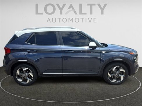 Used 2021 Hyundai Venue image 6