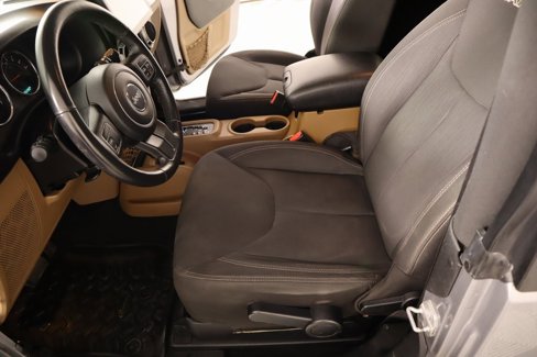 Used 2016 Jeep Wrangler Sahara image 10