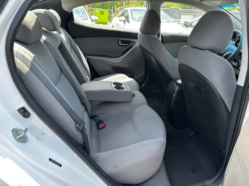 Used 2016 Hyundai Elantra SE image 9