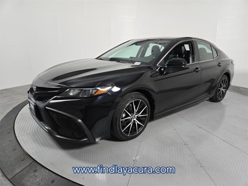 Used 2021 Toyota Camry SE image 2