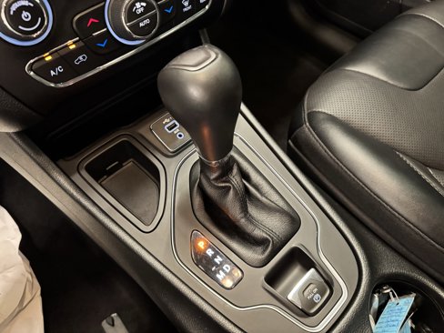 Used 2022 Jeep Cherokee Latitude Lux image 14