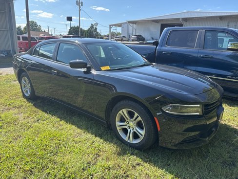 Used 2018 Dodge Charger SXT image 2