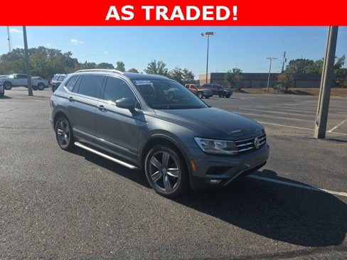 Used 2020 Volkswagen Tiguan SE image 1
