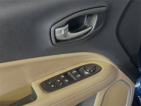 Used 2018 Jeep Compass Sport image 4