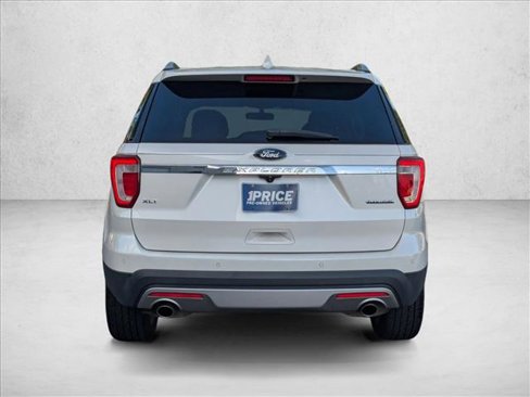 Used 2016 Ford Explorer XLT w/ Equipment Group 201A image 7