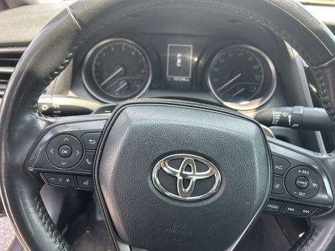 Used 2023 Toyota Camry SE image 4