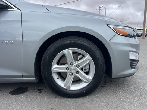 Used 2024 Chevrolet Malibu LT image 2