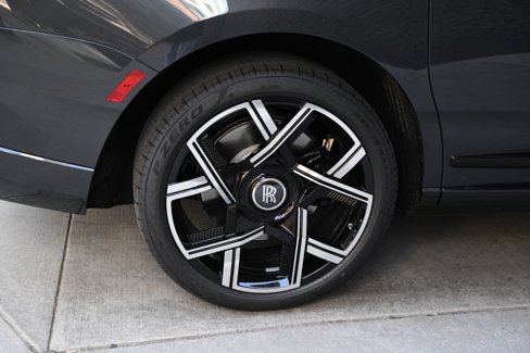 New 2025 Rolls-Royce Cullinan Black Badge image 27
