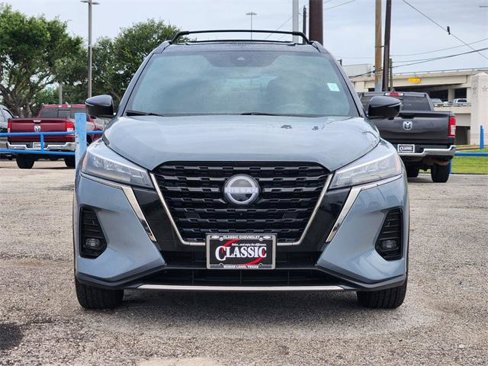 Used 2022 Nissan Kicks SR image 2
