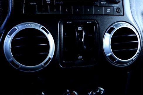 Used 2016 Jeep Wrangler Unlimited Sahara w/ Connectivity Group image 19