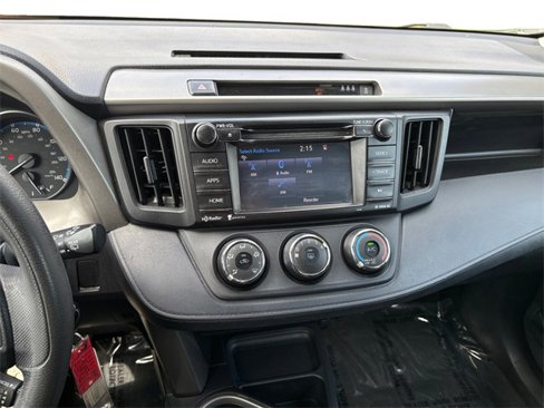 Used 2018 Toyota RAV4 LE image 14