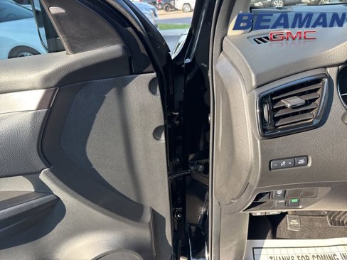 Used 2021 Nissan Rogue Sport S image 13