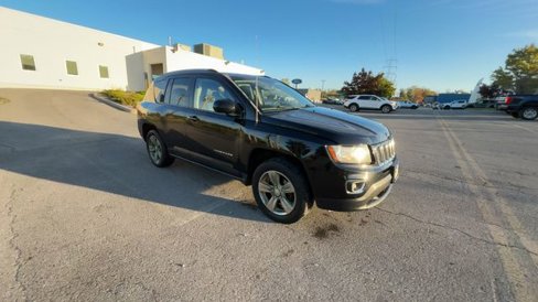 Used 2015 Jeep Compass High Altitude image 2
