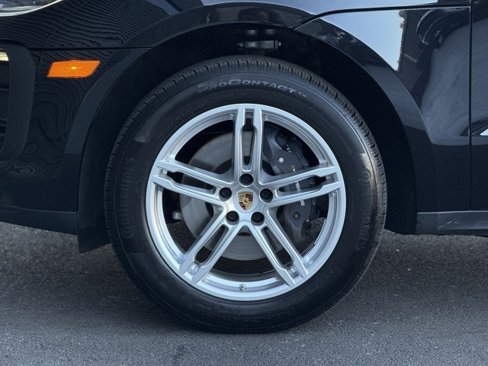 Certified 2025 Porsche Macan image 11