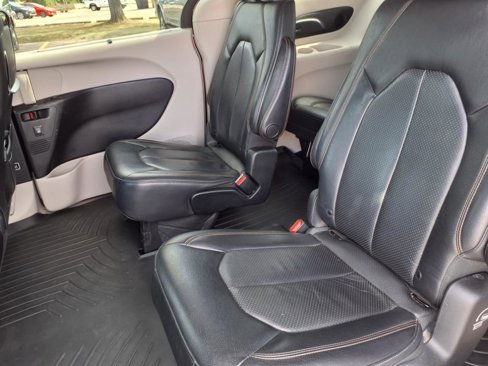 Used 2018 Chrysler Pacifica Touring-L Plus image 7