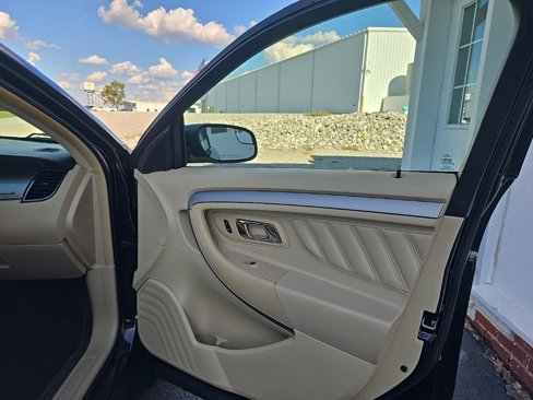 Used 2013 Ford Taurus SEL image 22