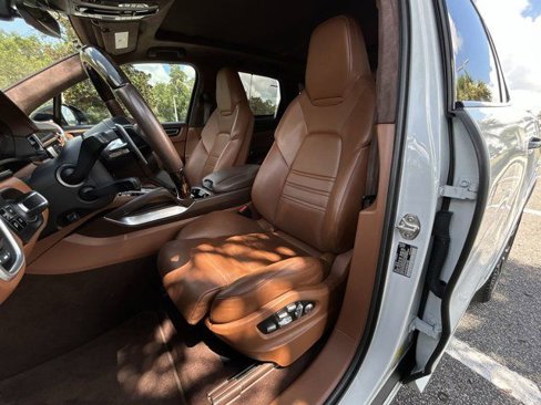 Used 2019 Porsche Cayenne Turbo image 13