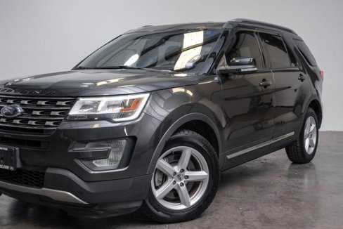 Used 2017 Ford Explorer XLT w/ Equipment Group 201A image 6
