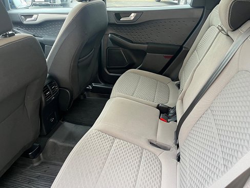 Used 2020 Ford Escape SE image 18