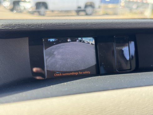 Used 2012 Toyota Sienna LE image 29