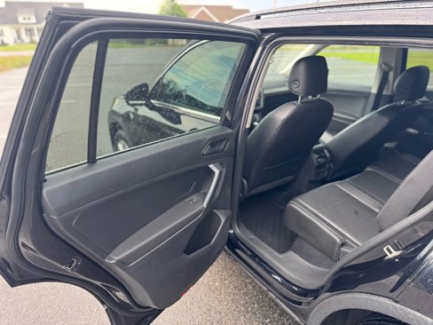 Used 2018 Volkswagen Tiguan SE w/ 3rd Row Seat Package image 13