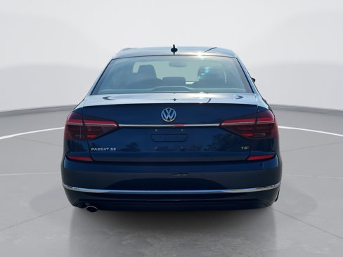Used 2018 Volkswagen Passat 2.0T SE image 4