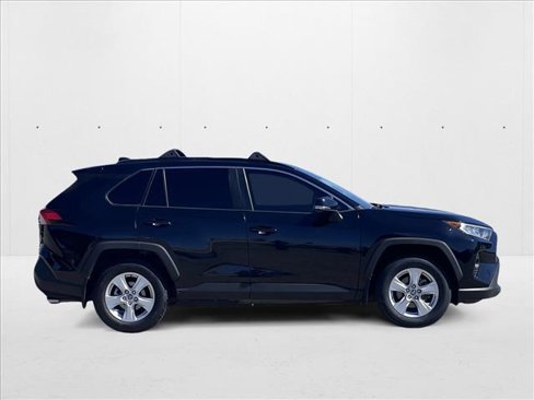 Used 2019 Toyota RAV4 XLE image 4