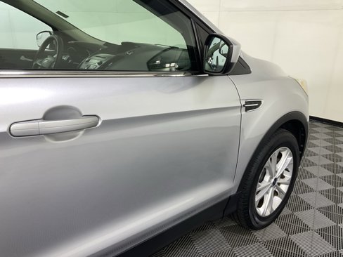Used 2017 Ford Escape SE image 9