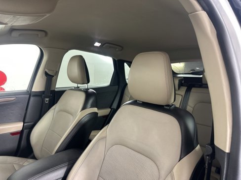 Used 2020 Ford Escape Titanium image 10