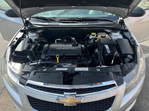 Used 2013 Chevrolet Cruze LS image 33