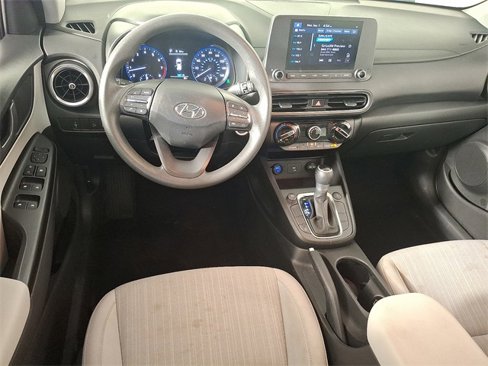 Used 2022 Hyundai Kona SEL w/ Winter Weather Package image 2