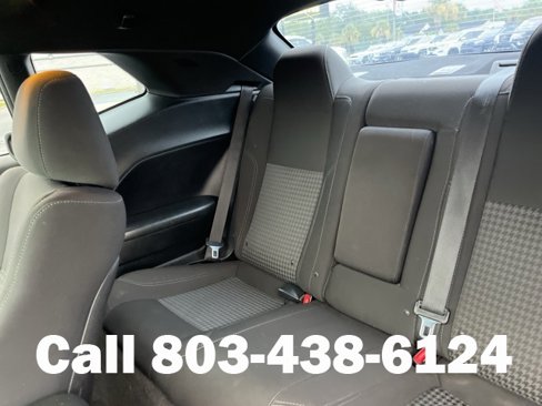 Used 2015 Dodge Challenger SXT image 11