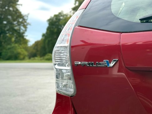 Used 2012 Toyota Prius V Two image 31