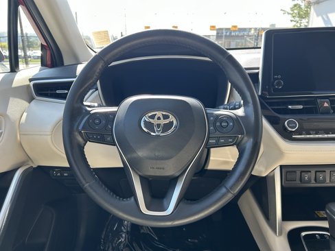 Certified 2023 Toyota Corolla Cross XLE image 18
