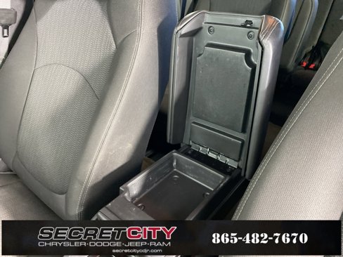 Used 2016 Chevrolet Traverse LT image 25