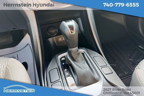 Used 2017 Hyundai Santa Fe SE image 11