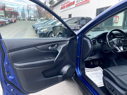 Used 2017 Nissan Rogue SV image 10